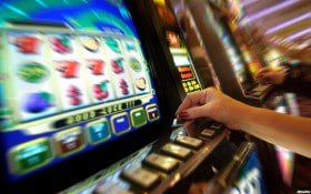 Kartu fitur video poker yang ringkas